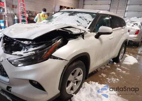 2022 Toyota Highlander Le z USA, uszkodzony, nr VIN 5TDBZRBH8NS591253